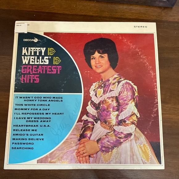 Rare vintage signed Kitty Wells “Greatest Hits” MCA Records MCA-121 Vinyl LP